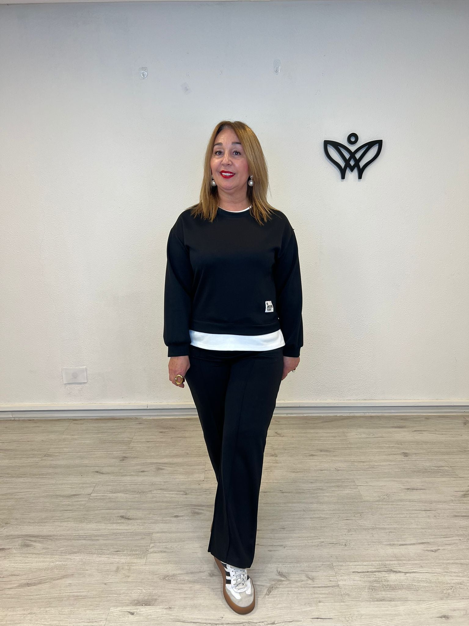 Conjunto algodón pantalón recto y sudadera negra