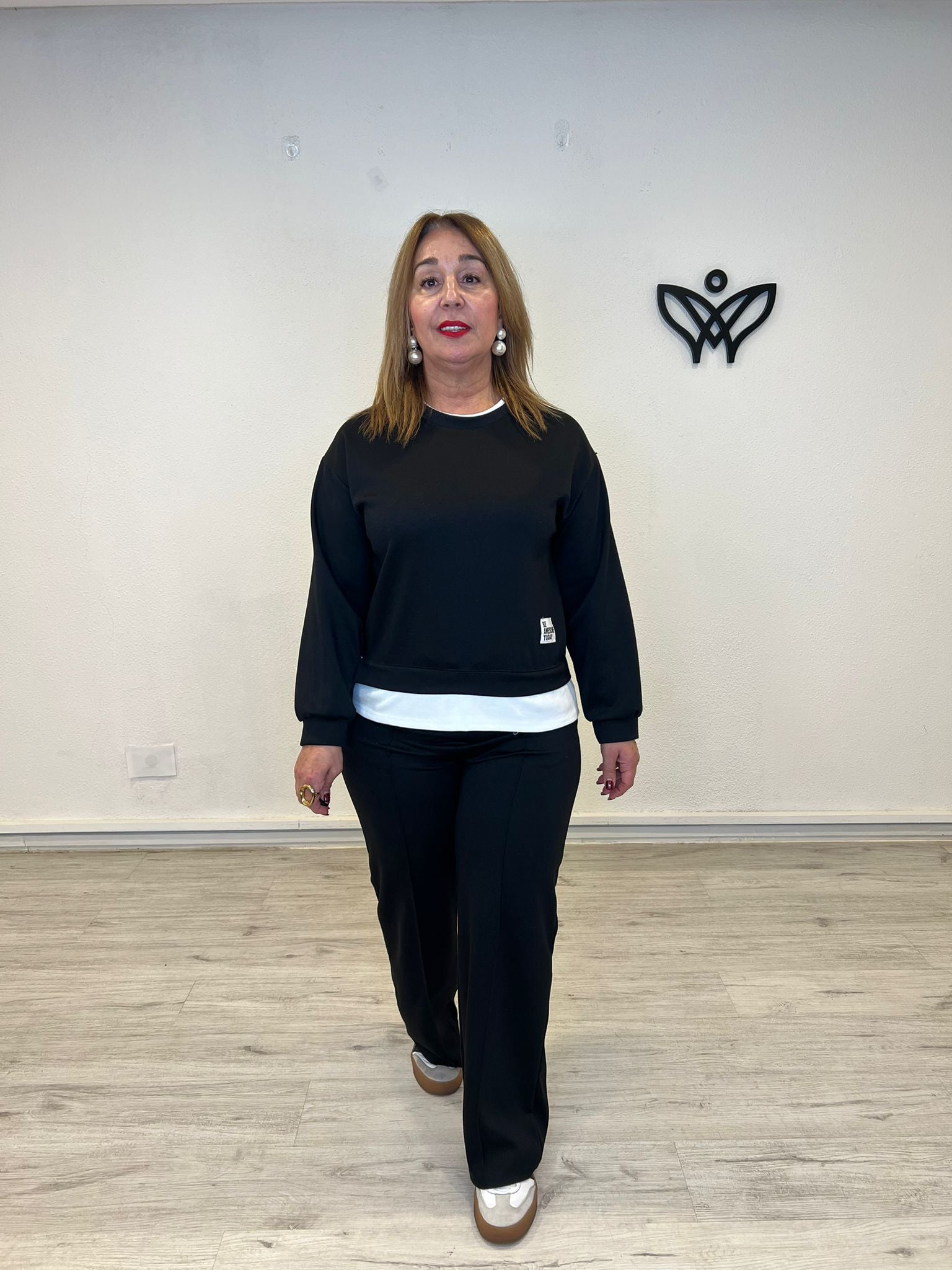 Conjunto algodón pantalón recto y sudadera negra