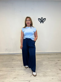 Pantalón satinado azul marino cómodo y elegante