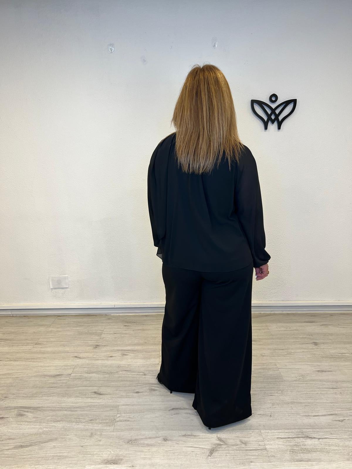 Camisa de gasa negra fluida con lazada