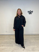 Camisa de gasa negra fluida con lazada