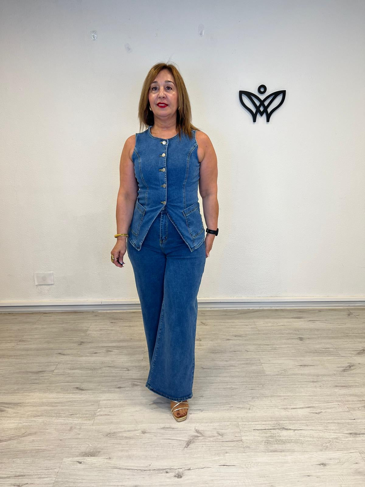 Conjunto vaquero chaleco y pantalón elástico