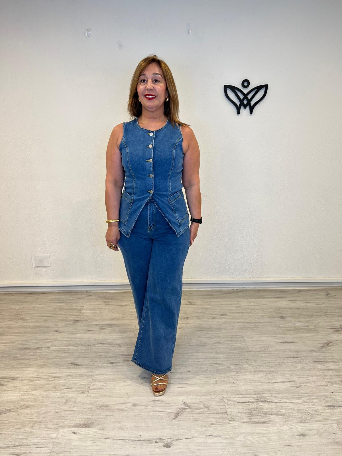 Conjunto vaquero chaleco y pantalón elástico