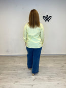 Camisa amarilla con lazada