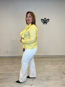 Camisa amarilla de rayas con lazo tendencia