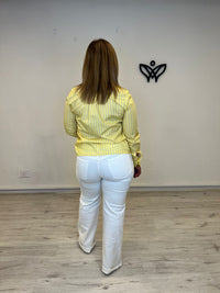 Camisa amarilla de rayas con lazo tendencia