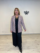 Chaqueta chanelita rosa con botones dorados