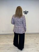 Chaqueta chanelita rosa con botones dorados