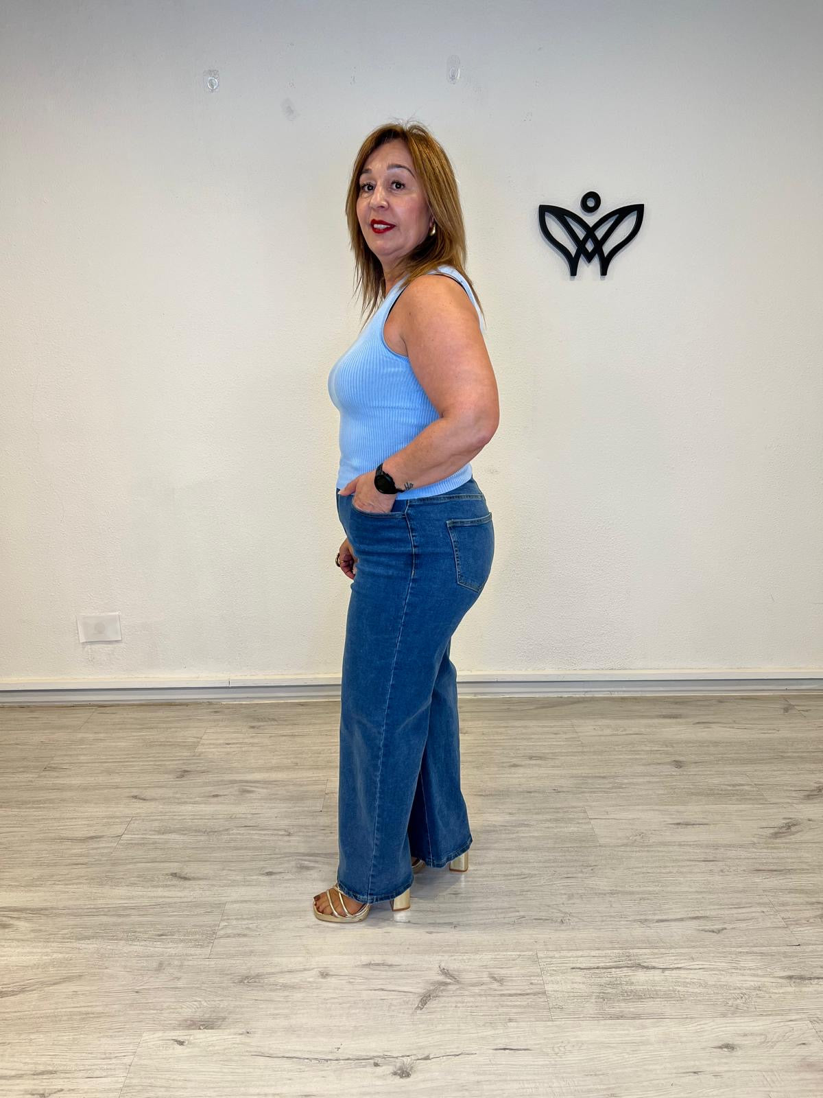 Top azul claro canalé cuello halter