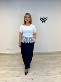 Camiseta blanca de mujer con encaje