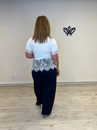 Camiseta blanca de mujer con encaje