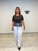 Camiseta marrón de mujer con encaje