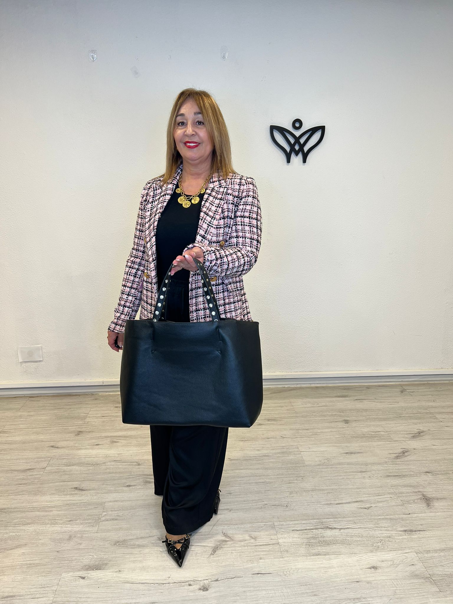 Bolso shopper grande negro de piel con cremallera