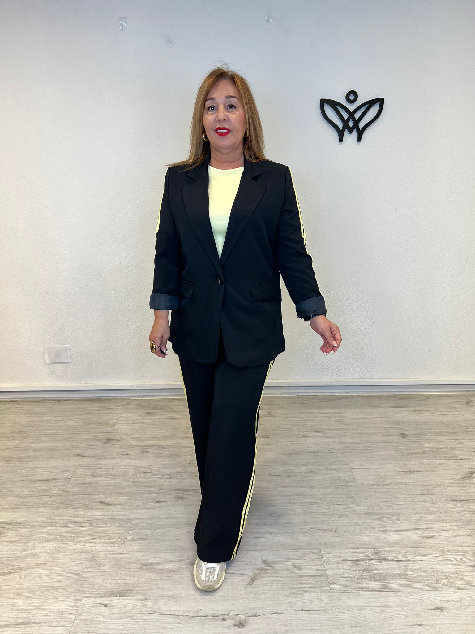 Traje negro deportivo con americana y pantalón