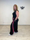 Pantalón deportivo negro con rayas fucsia y bajo ajustable