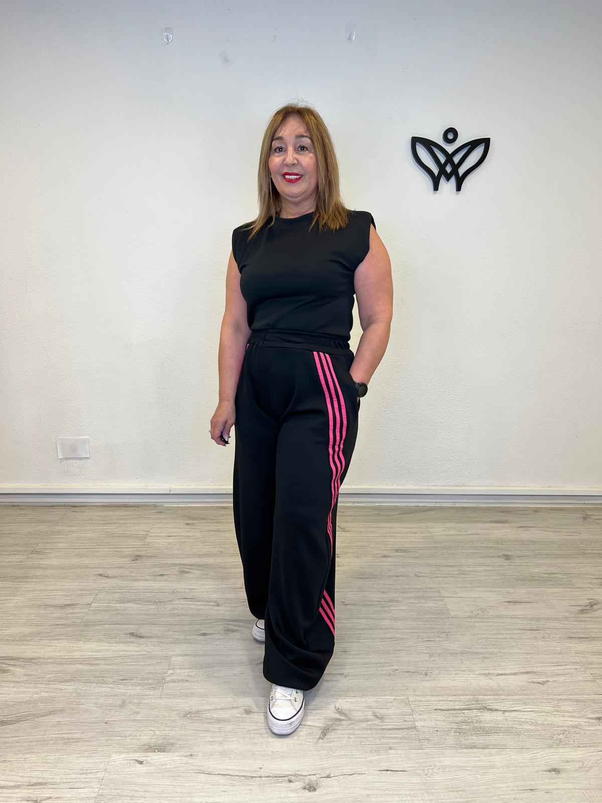 Pantalón deportivo negro con rayas fucsia y bajo ajustable