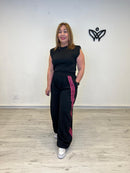 Pantalón deportivo negro con rayas fucsia y bajo ajustable