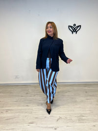 Americana azul marino cruzada con hombreras tendencia