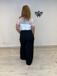 Mono blanco y negro palazzo con encaje elegante