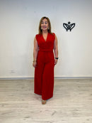 Mono palazzo rojo con nudo en cintura y escote pico