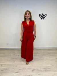 Mono palazzo rojo con nudo en cintura y escote pico