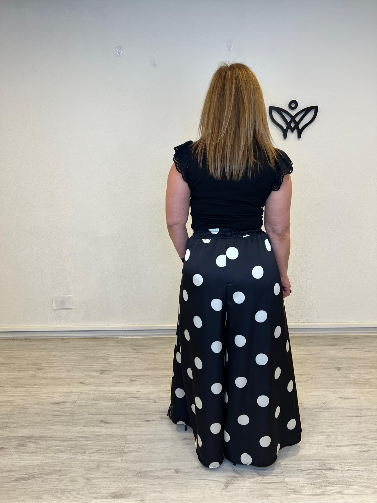Pantalón satinado negro con lunares corte palazzo