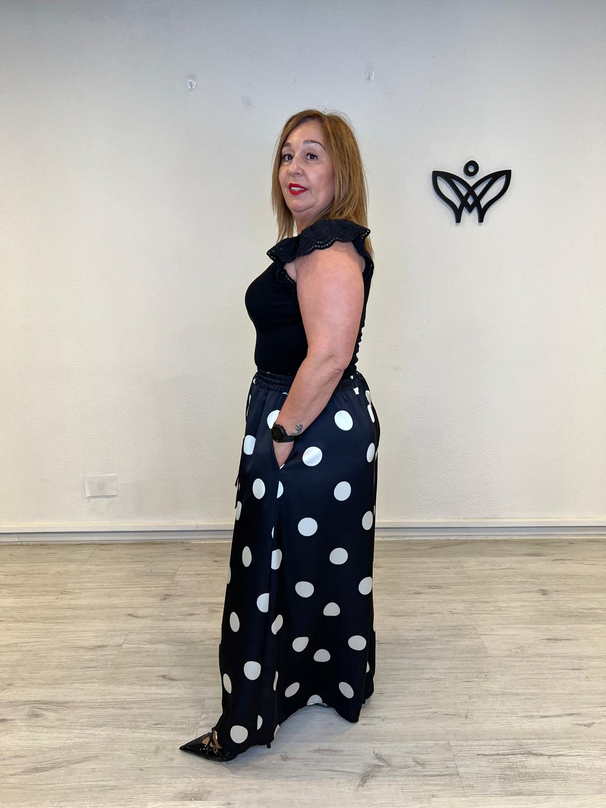 Pantalón satinado negro con lunares corte palazzo