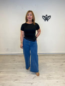 Camiseta negra con encaje