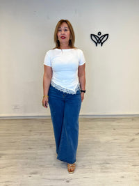 Camiseta blanca con encaje