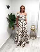 Vestido de ceremonia palabra de honor Carla Ruiz con falda estructurada