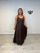 Vestido satinado marrón chocolate largo elegante