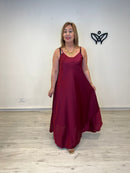 Vestido satinado burdeos largo fluido