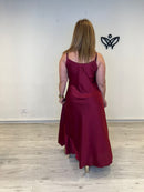 Vestido satinado burdeos largo fluido