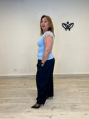 Camiseta básica azul clarito con encaje en los hombros