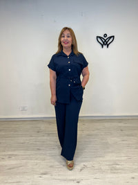 Conjunto azul marino de pantalón y casaca efecto lino