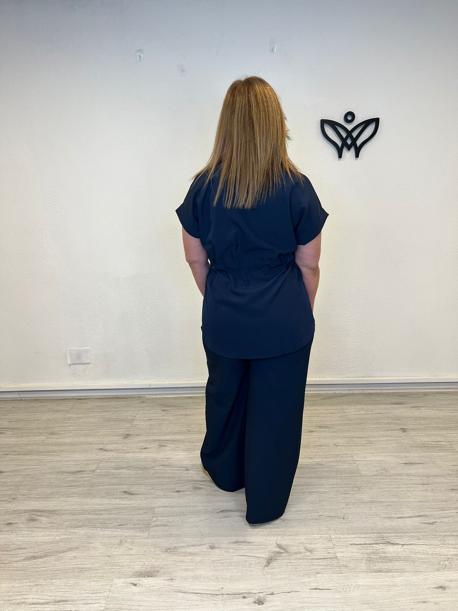 Conjunto azul marino de pantalón y casaca efecto lino