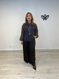 Camisa de gasa de lunares marrón chocolate con lazo