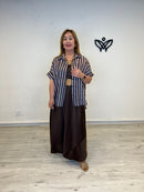 Camisa de rayas azul y marrón fluida talla curvy