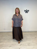 Camisa de rayas azul y marrón fluida talla curvy