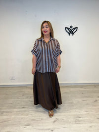 Camisa de rayas azul y marrón fluida talla curvy