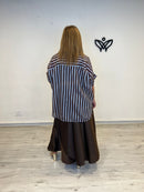 Camisa de rayas azul y marrón fluida talla curvy