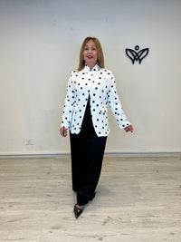 Americana blanca de lunares negra elegante