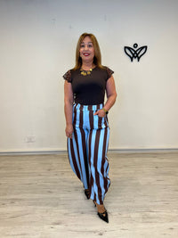 Pantalón satinado de rayas azul claro y marrón chocolate corte balón