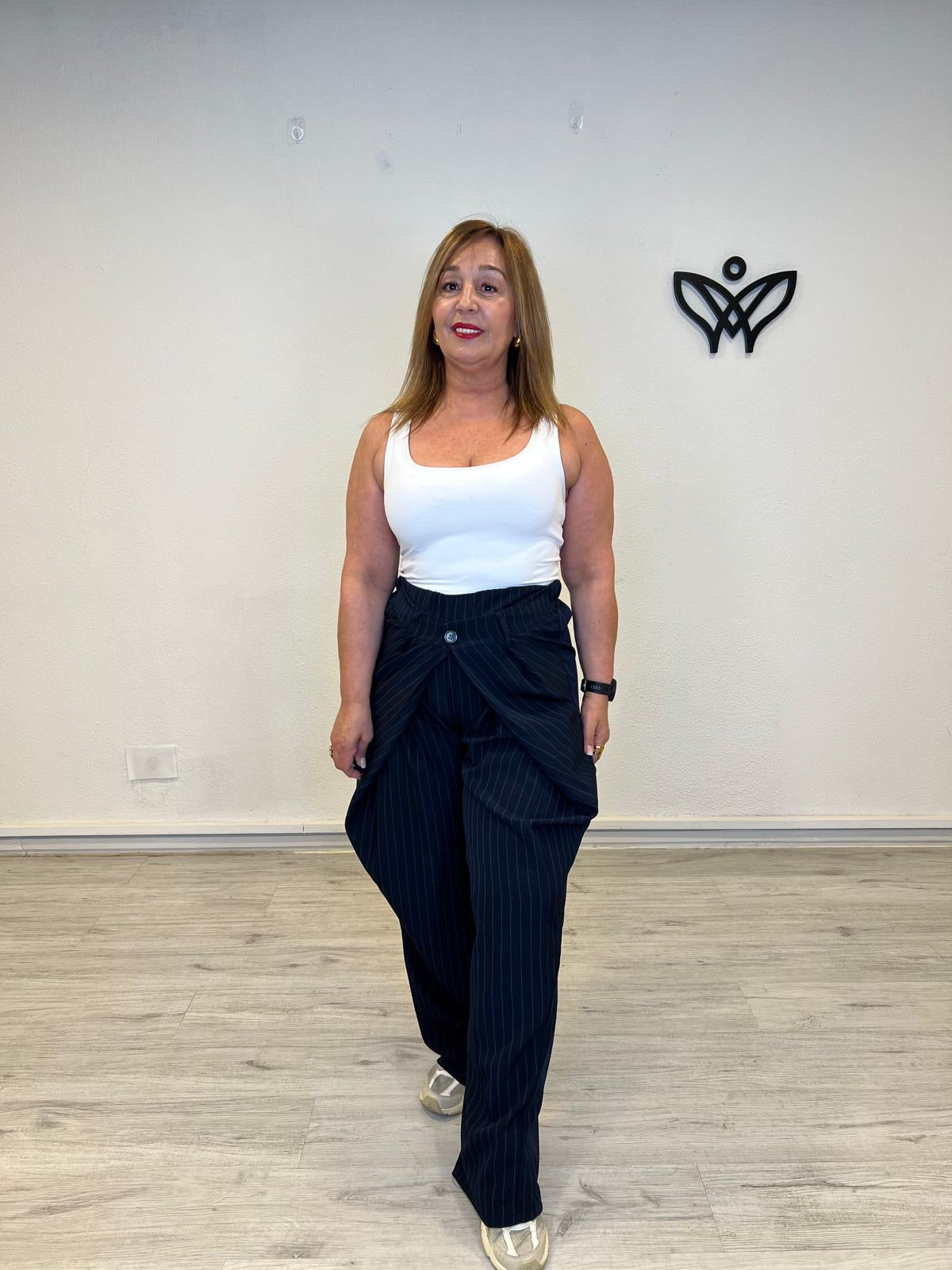 Pantalón sastre negro de rayas con doble pliegue y cintura elástica