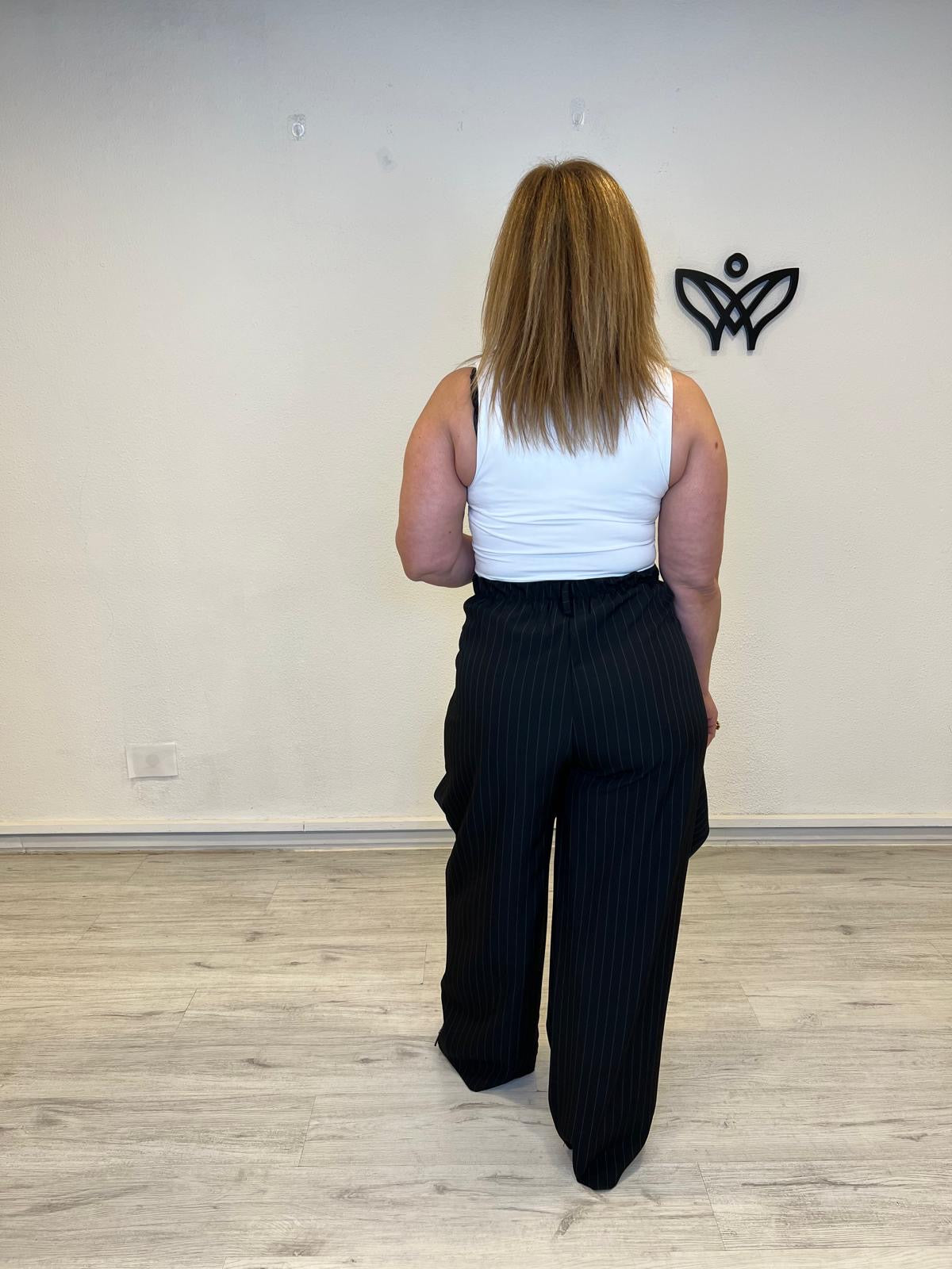 Pantalón sastre azul de rayas con doble pliegue y cintura elástica