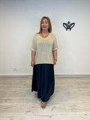 Jersey crochet dorado escote pico fluido