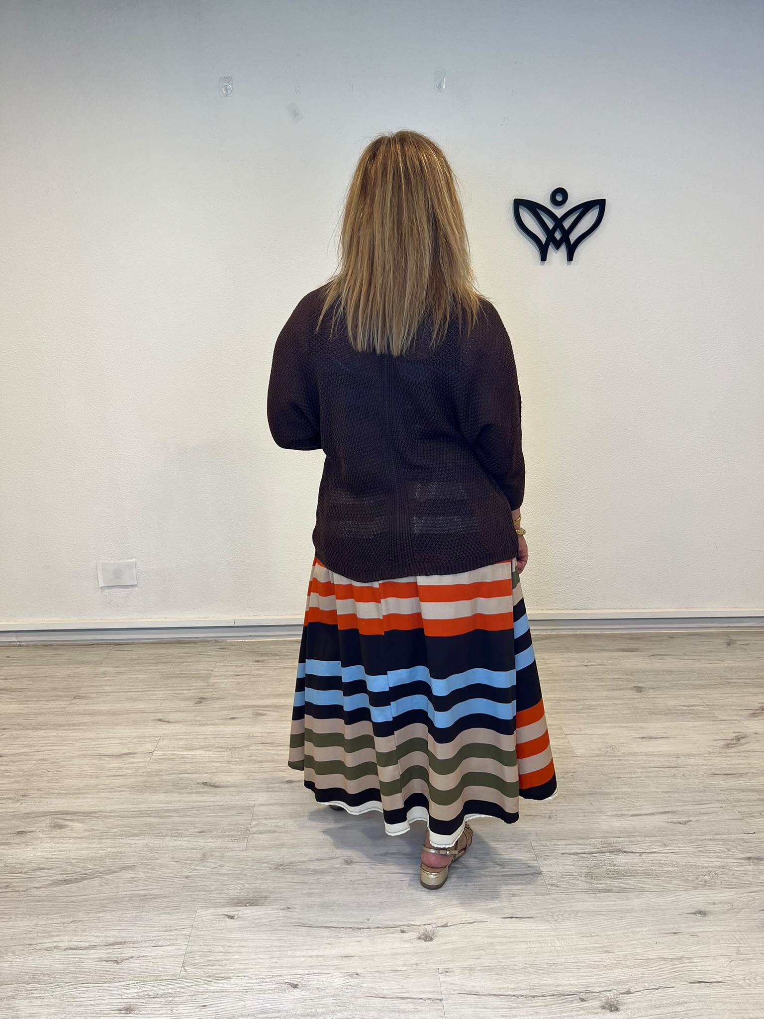 Chaqueta marrón chocolate de punto ligero de manga francesa