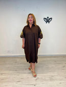 Vestido camisero marron chocolate curvy con manga abullonada y detalle floral