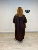 Vestido camisero marron chocolate curvy con manga abullonada y detalle floral