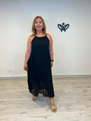 Vestido midi negro plisado con cuello halter para mujer
